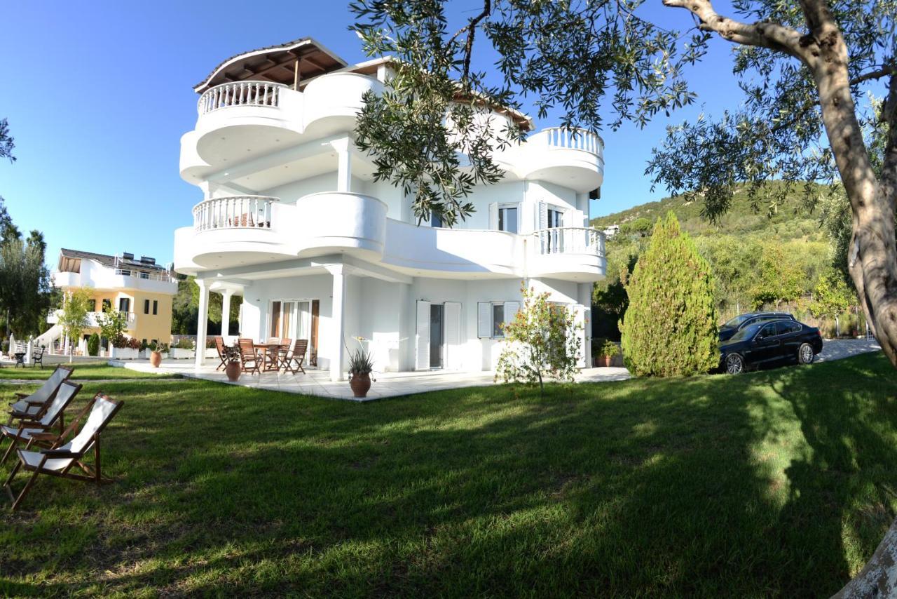 Villa Alex Ríza Exteriör bild